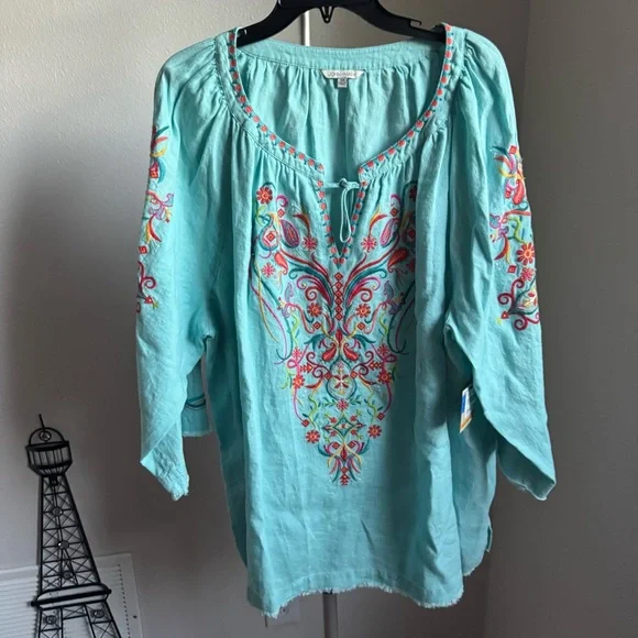 NWT John Mark Floral Embroidered Split V-Neck 3/4 Sleeve Frayed Tassel Tie Tunic - Picture 3 of 8